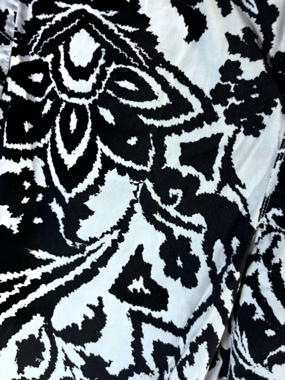 Chico's Black and White Floral Cropped Pants‎ - Picture 2 of 9